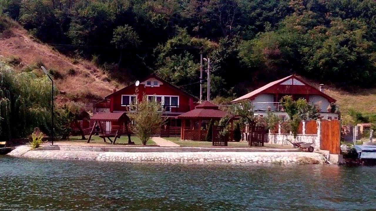 Villa Frans Si Cabanute Ieşelniţa Exterior foto