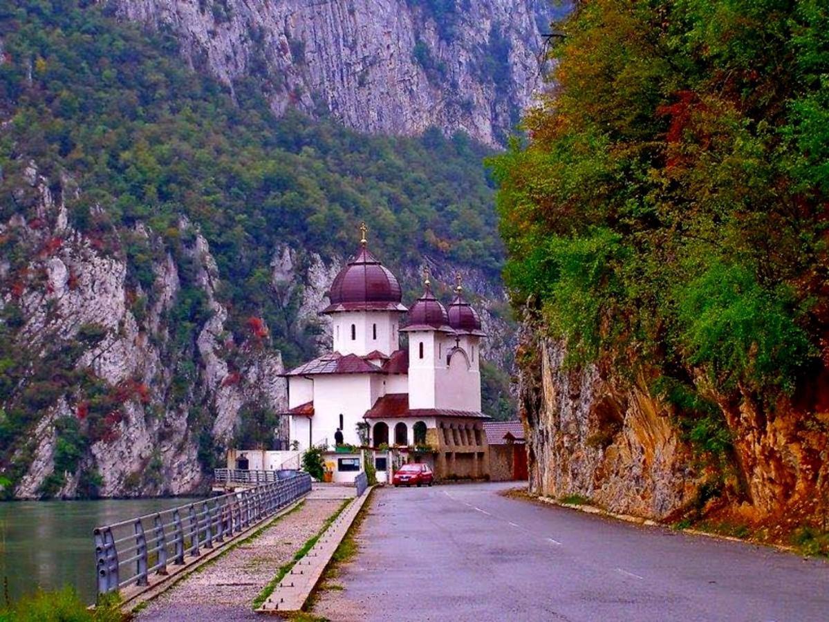 Villa Frans Si Cabanute Ieşelniţa Exterior foto